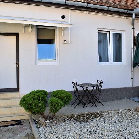 Little House Apartment Sibiu Bagian luar foto