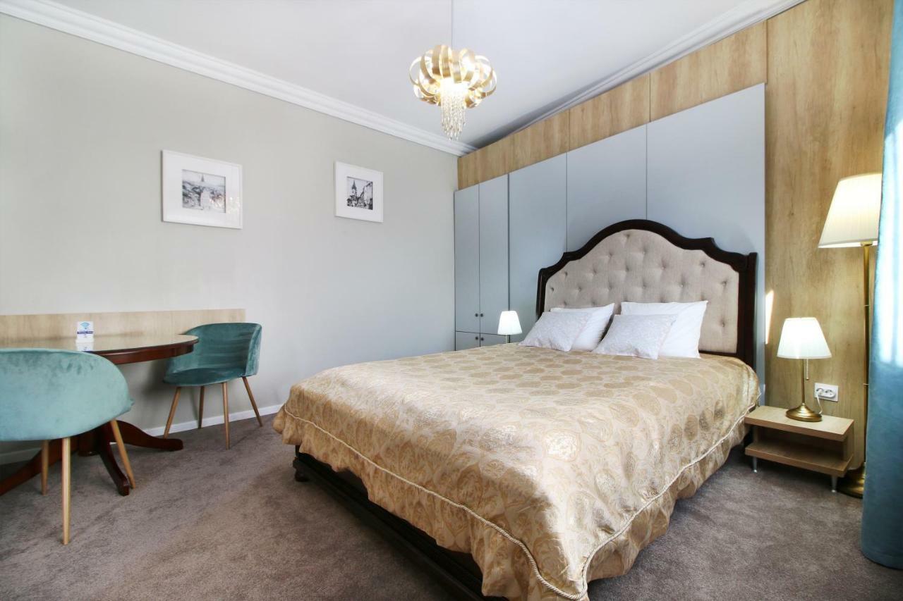 Little House Apartment Sibiu Bagian luar foto