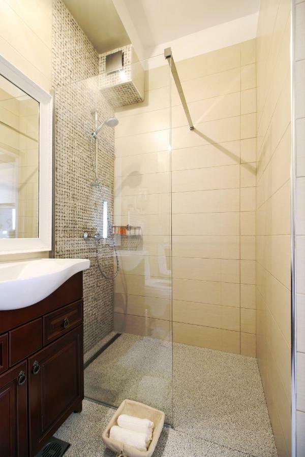 Little House Apartment Sibiu Bagian luar foto